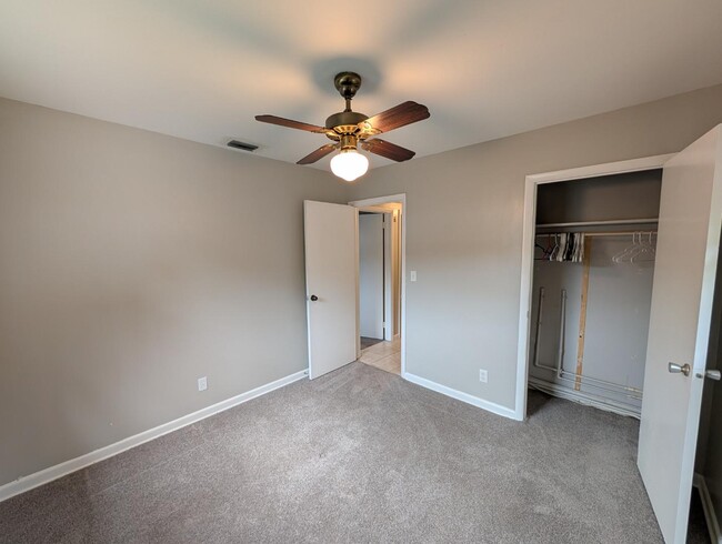 Building Photo - 1657 Louvre Dr