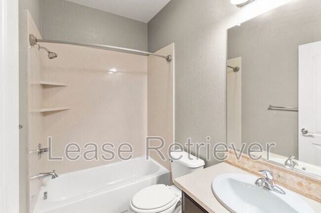 Building Photo - 479 W Esplanade Dr