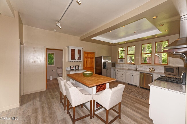 Building Photo - 1412 River Rd