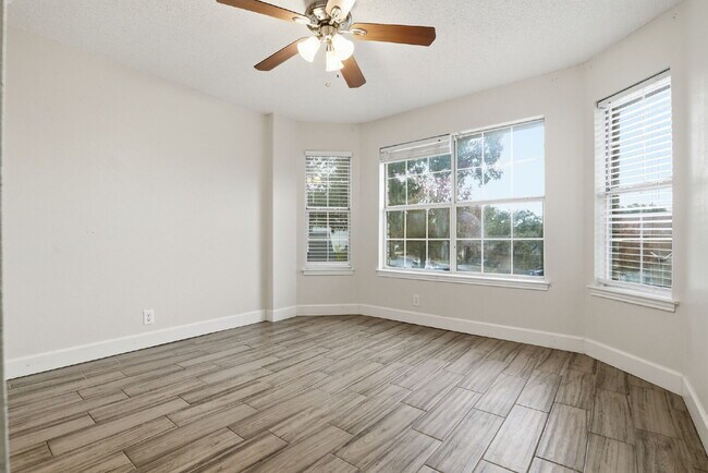 Building Photo - Modern Living Near UTSA/USAA: Quiet Cul-de-Sac with BONUS Space