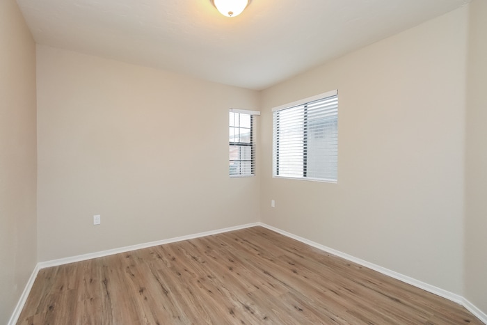 Building Photo - 1610 W Houchin Way