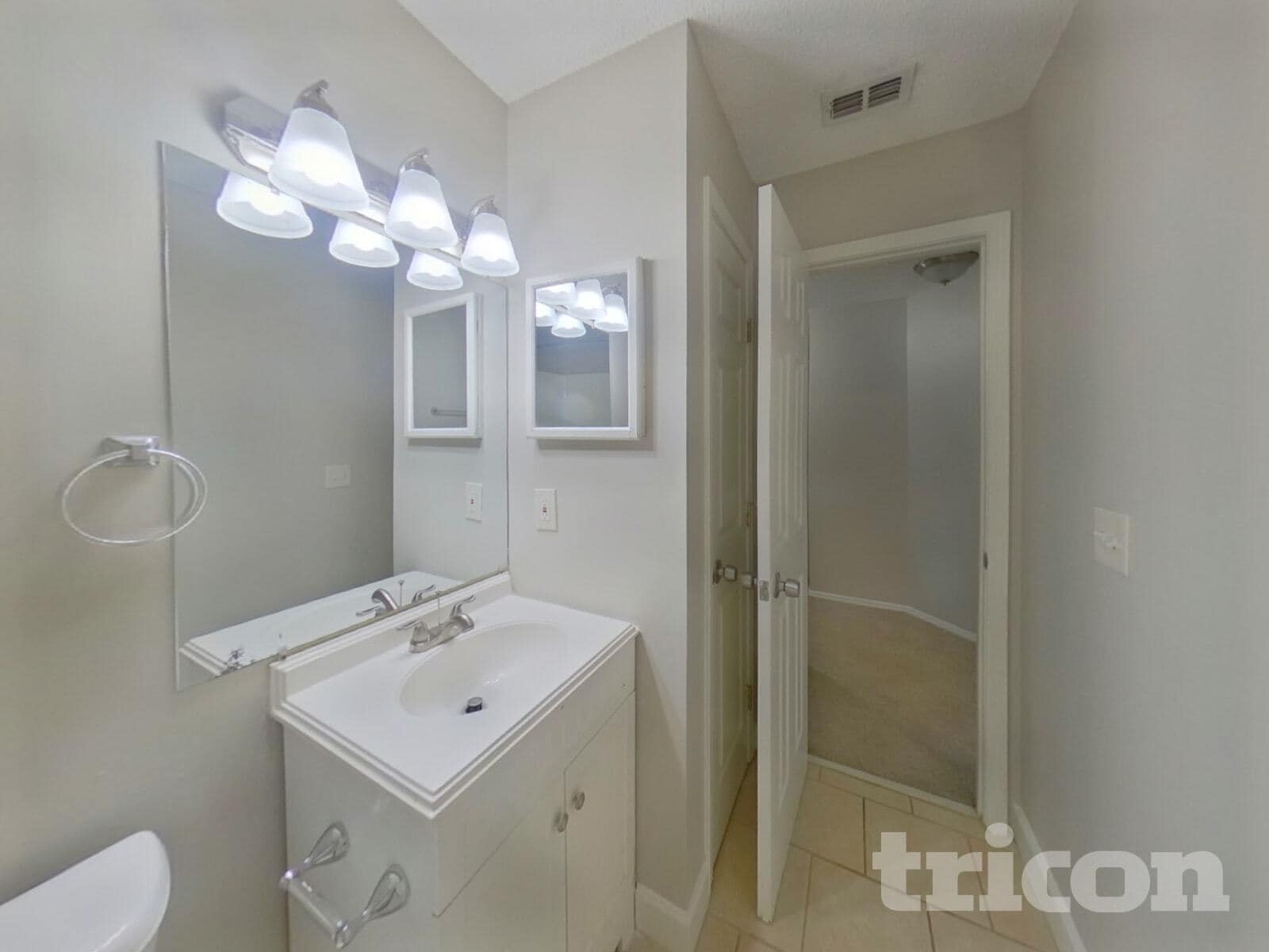 Building Photo - 12739 Serenade Cir N