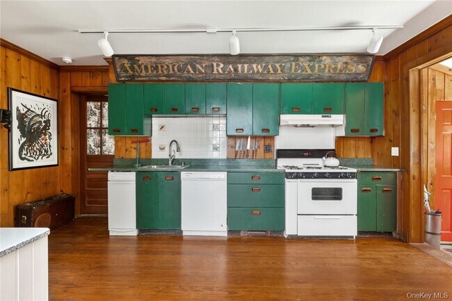 Building Photo - 31 Kittredge Dr