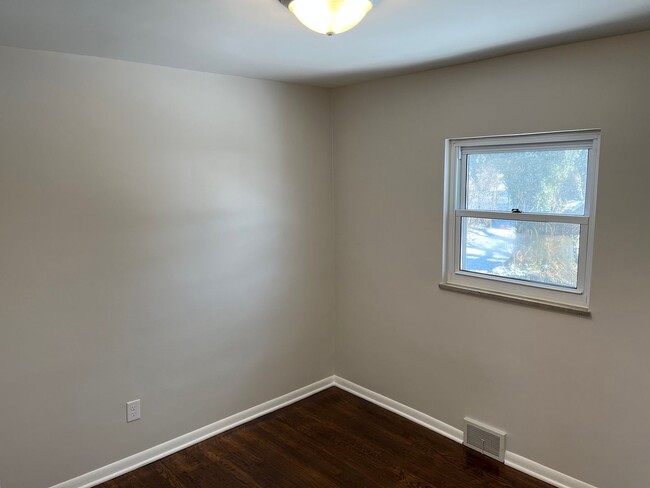 Building Photo - **BEAUTIFULLY REMODELED 3-BEDROOM/1.5 BATH...