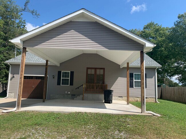 Primary Photo - Modern comfort and privacy in the heart of...