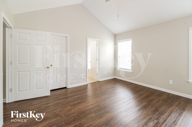 Building Photo - 422 Twin Valley Dr