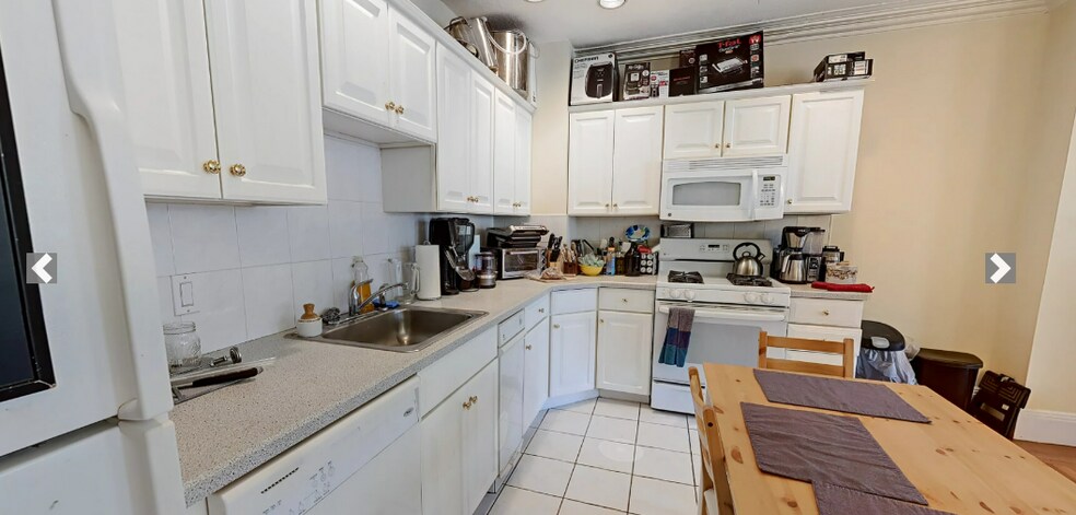 Building Photo - 20 Dean Rd