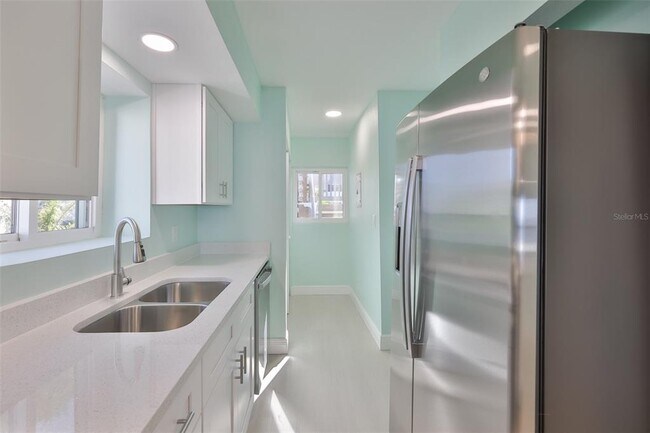 Building Photo - 812 Bahia Del Sol Dr