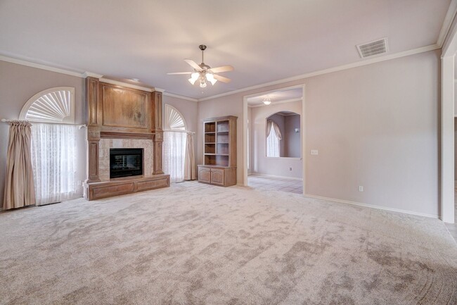 Building Photo - Spacious 4-Bedroom Home with Fireplace, Is...