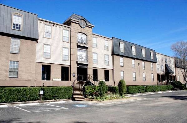 Building Photo - 2400 Westheimer Rd