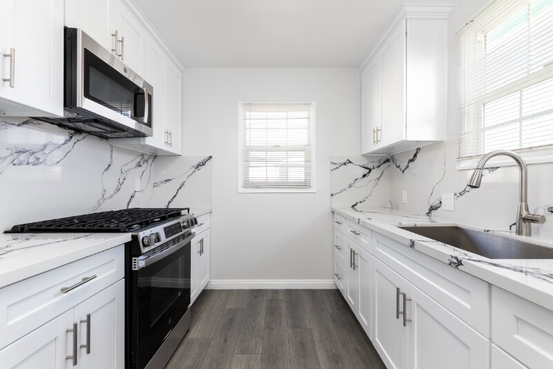 Primary Photo - 2145 W 104th St