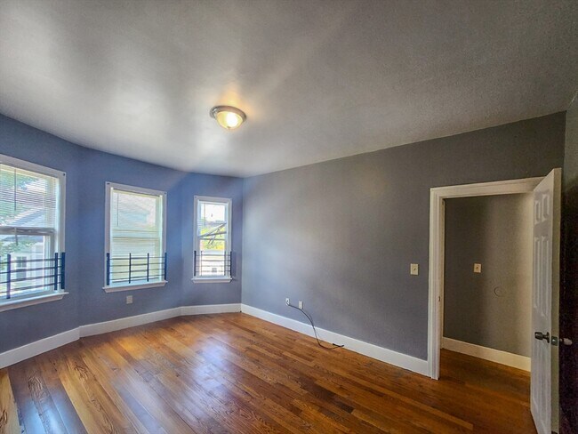 Building Photo - 12 Fox St