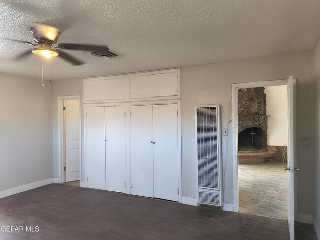 Building Photo - 714 N San Marcial St