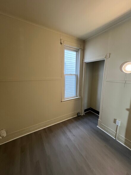 Building Photo - 1625 6th Ave