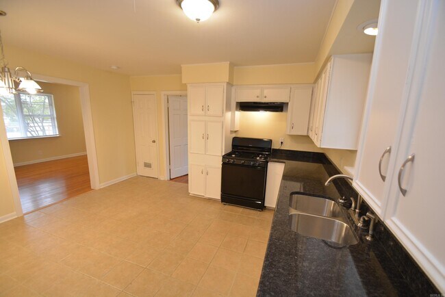 Building Photo - 5709 Windamere Dr