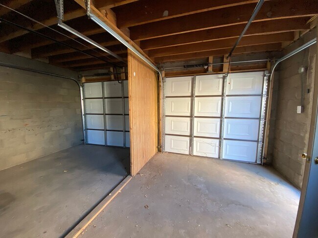 Building Photo - 1200 Stanford Dr NE