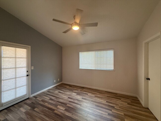 Building Photo - Must See!! Gorgeous 2 Bedroom, 2 Bathroom ...