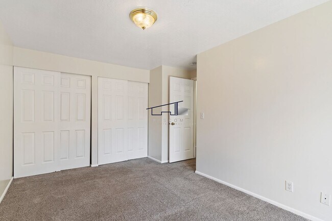 Building Photo - 350 E