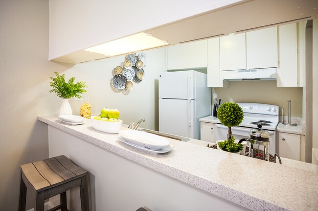 Building Photo - Stonebridge Apartments