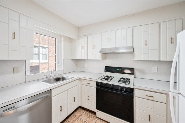 Building Photo - 32 St Paul St