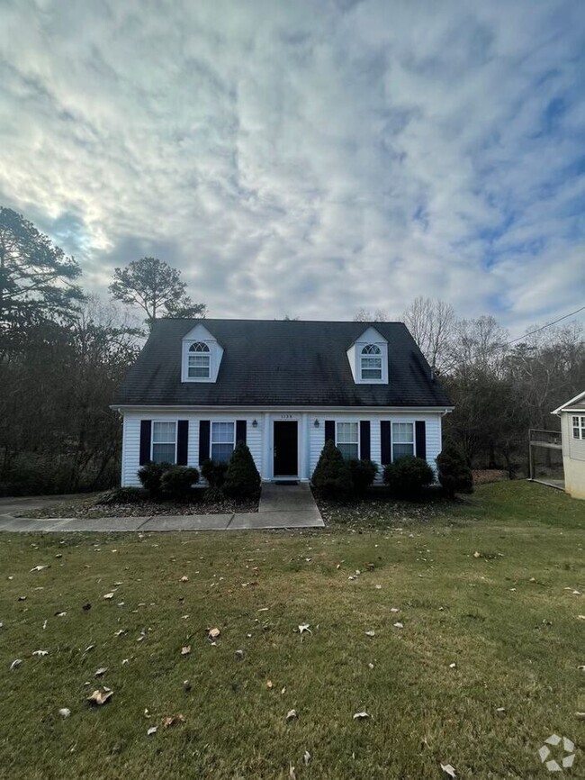 Building Photo - Cape Cod Style 3 bed, 2 bath, 2 car garage...