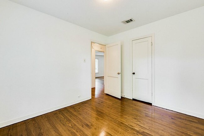Building Photo - 1406 Caywood Ln