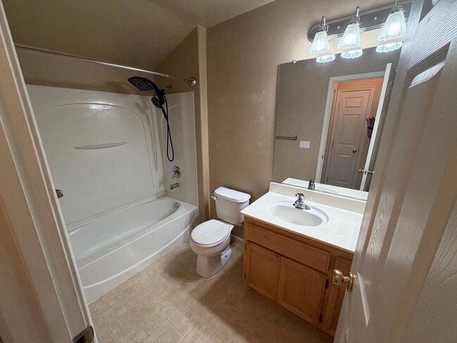 Building Photo - 4 Bedroom | 3.5 Bathroom | Single family home in Downtown Sacramento