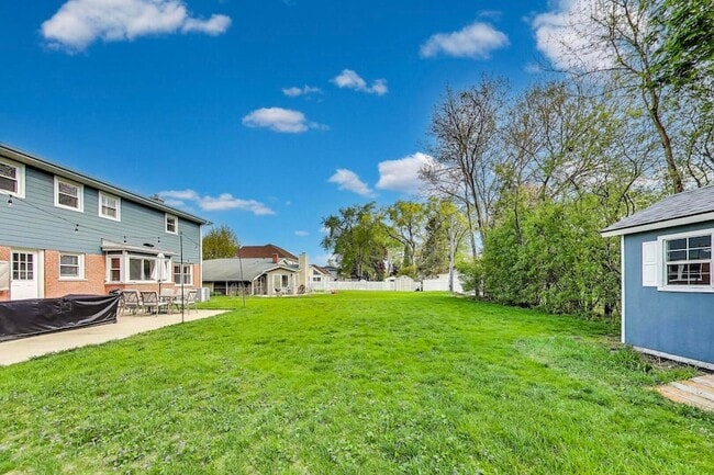 Building Photo - 511 S Dwyer Ave