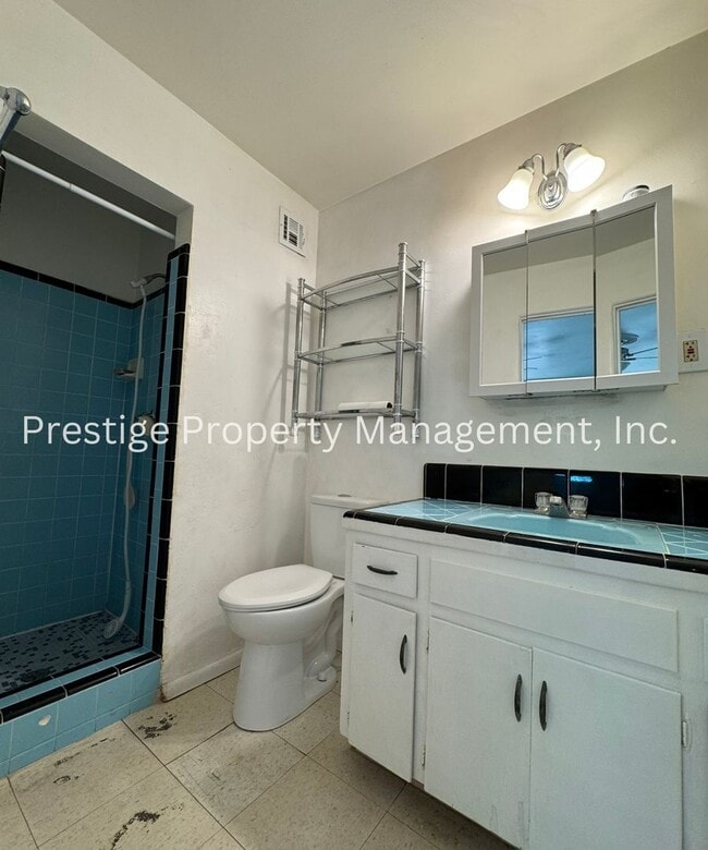 Building Photo - Centrally located 4/2.5 Brick House!!!