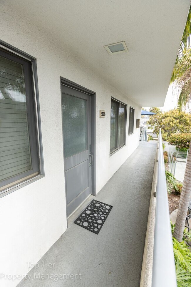 Building Photo - 2-bed, 2-bath 972sqft condo, walking distance to beach in Carlsbad Village, literally one block o...