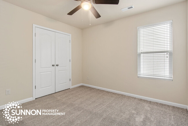 Building Photo - 3 Bed/2.5 Bath Home Close to Mountain Isla...