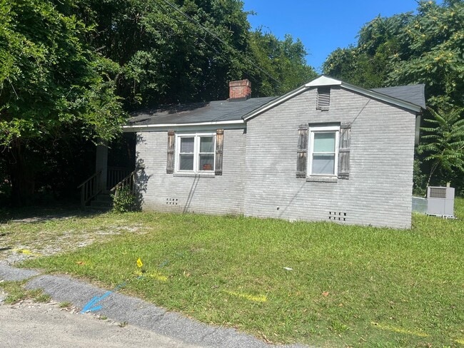 Primary Photo - 2203 Braham St