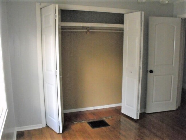 Building Photo - THIS COULD BE YOUR NEW HOME, BUSINESS, OR BOTH!