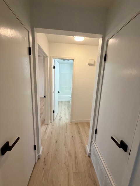 Building Photo - 689 Birdie Ln