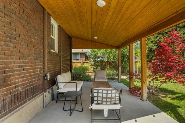 Building Photo - Elegant Yale Crest Bungalow in the Heart o...