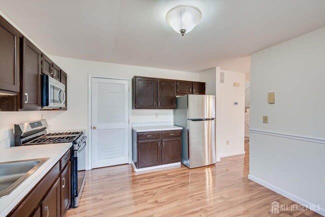 Building Photo - 919 Plymouth Rd