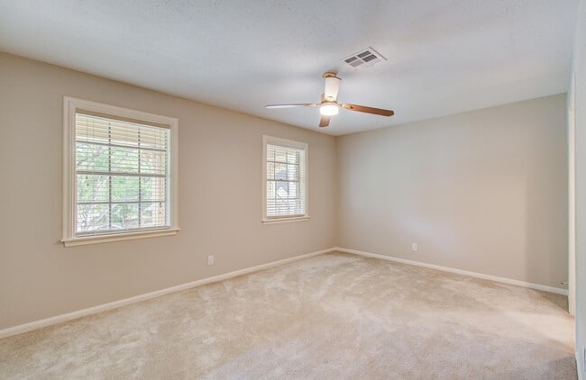 Building Photo - 11022 Riverview Dr