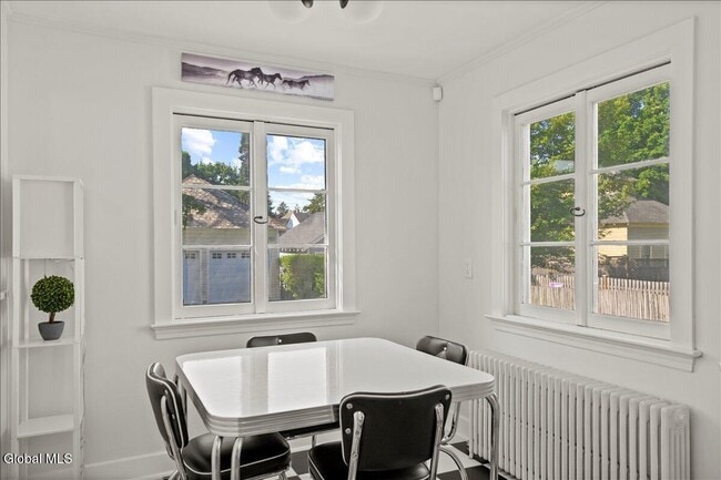 Building Photo - 162 Lake Ave