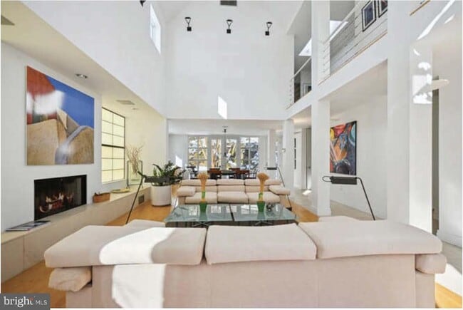 Building Photo - 4527 Q Pl NW