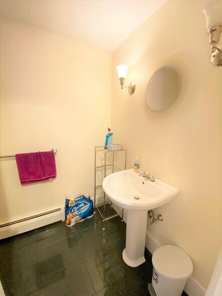 Building Photo - 24 Watson St