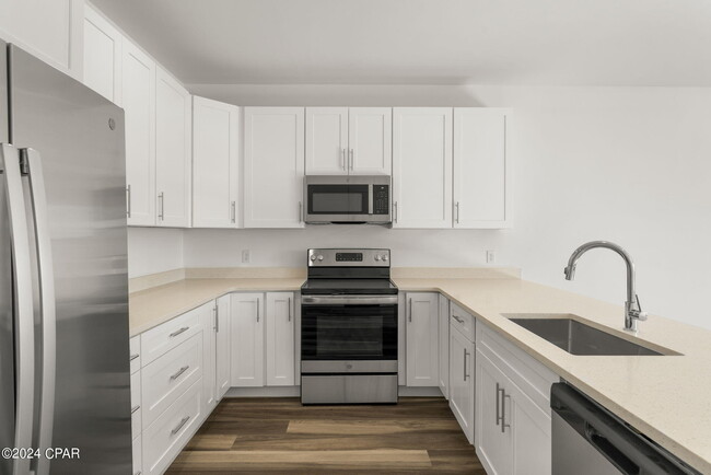 Building Photo - 6997 Patronis Dr