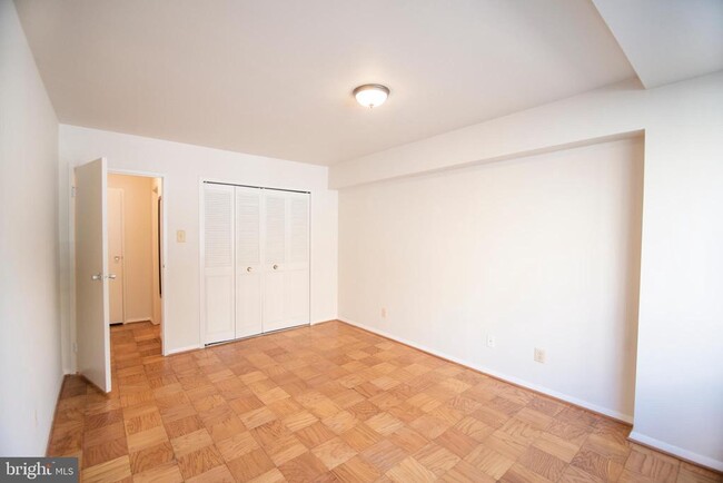 Building Photo - 1210 N Taft St
