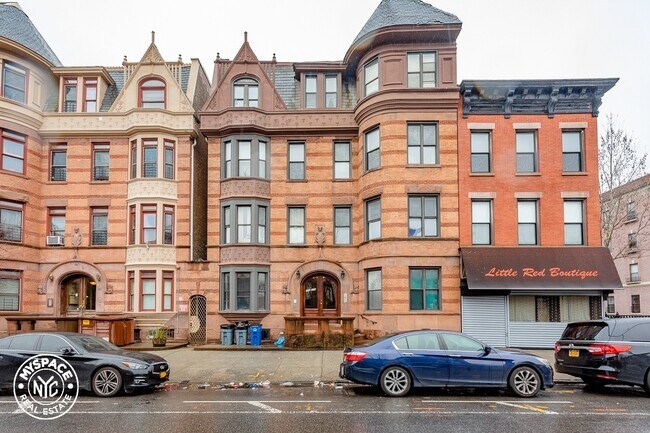 Building Photo - 378 Lewis Ave