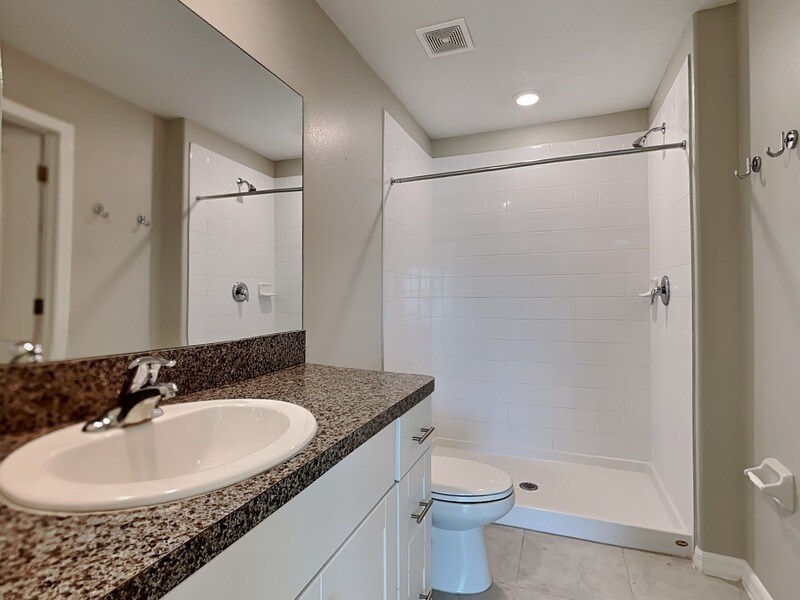 Building Photo - 14620 Dunrobin Dr