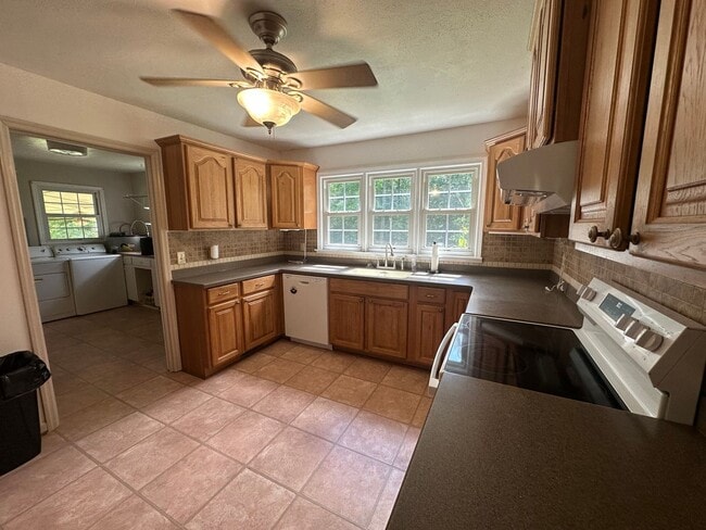 Building Photo - Secluded 3BR/2BA Home in Heflin – Lawncare...