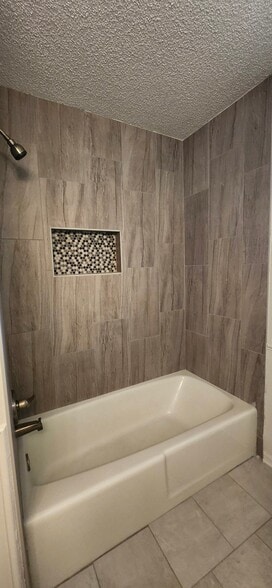 Building Photo - 3517 N Glenoaks Dr