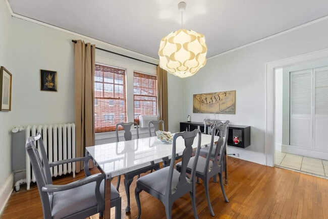 Building Photo - 536 Hawthorne Ln