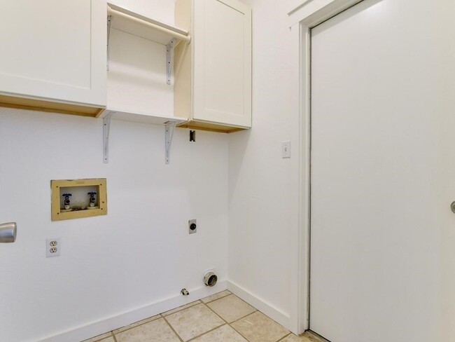 Building Photo - 509 Purple Sage Dr