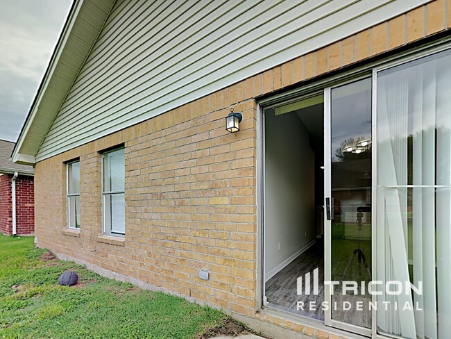 Building Photo - 3251 Jorns St