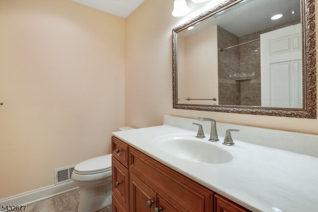 Building Photo - 8 Hopkinson Ct